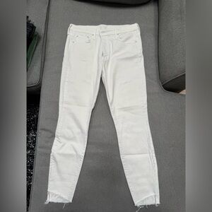 Women's white Mother The Looker Ankle Step Fray Jeans. Cream Puffs. Size 31.
